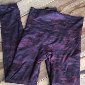 Spanx Look‎ At Me Now Seamless Red Camo Leggings M EUC